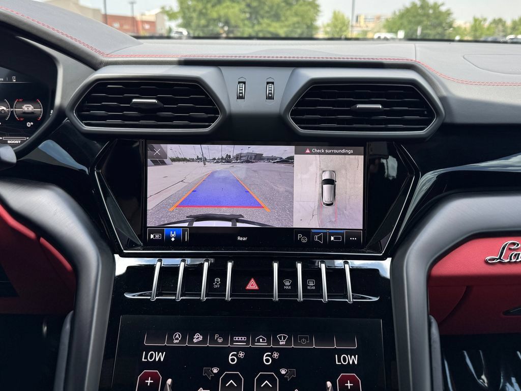 Used 2022 Lamborghini Urus AWD/4WD image 29