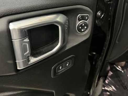 Used 2024 Jeep Gladiator Mojave w/ Technology Group AWD/4WD image 20
