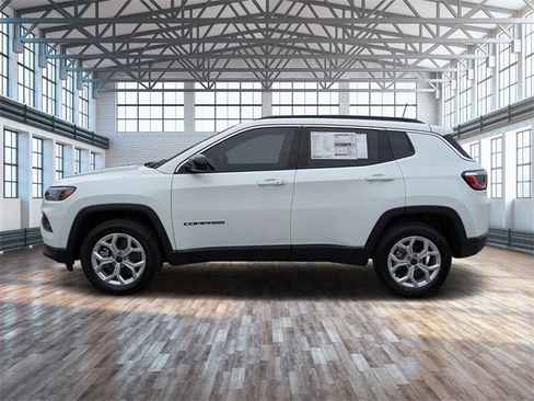 New 2026 Jeep Compass Latitude image 7