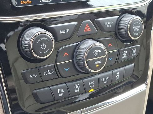 Used 2020 Jeep Grand Cherokee Limited w/ Trailer Tow Group IV image 19