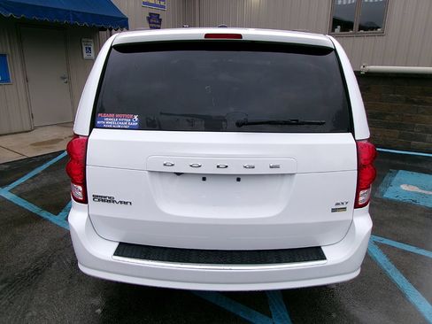Used 2017 Dodge Grand Caravan SXT FWD image 4