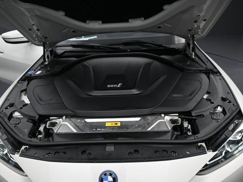 Used 2022 BMW i4 eDrive40 w/ Premium Package image 39