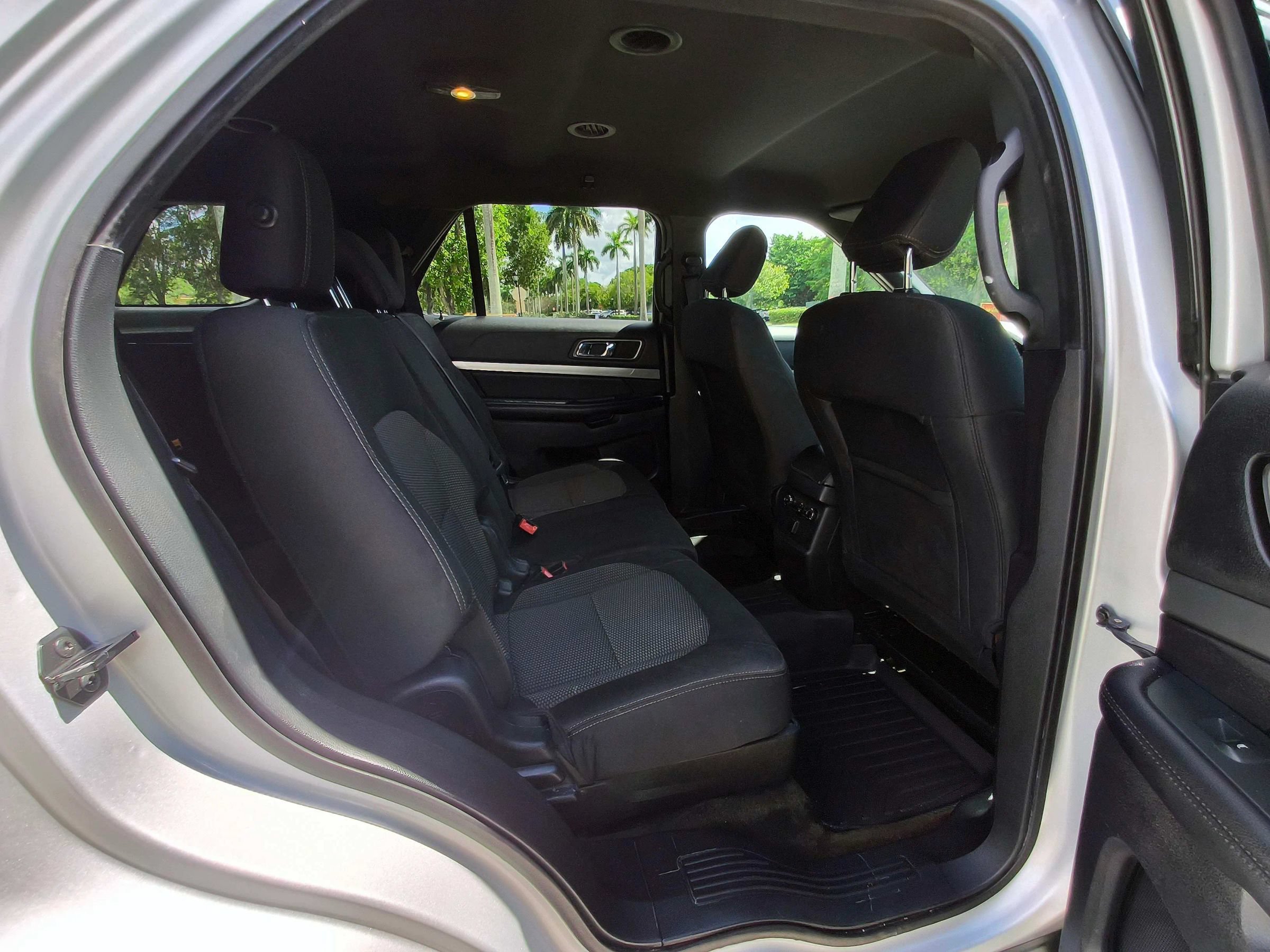 Used 2018 Ford Explorer XLT w/ Equipment Group 201A FWD image 16
