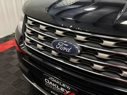Used 2017 Ford Explorer XLT AWD/4WD image 8