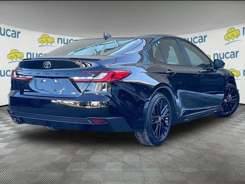 Used 2025 Toyota Camry SE image 6