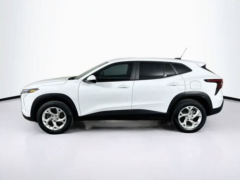 Used 2024 Chevrolet Trax LS w/ LS Convenience Package FWD image 3