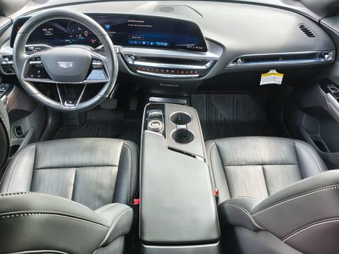Used 2024 Cadillac Lyriq Luxury AWD/4WD image 14