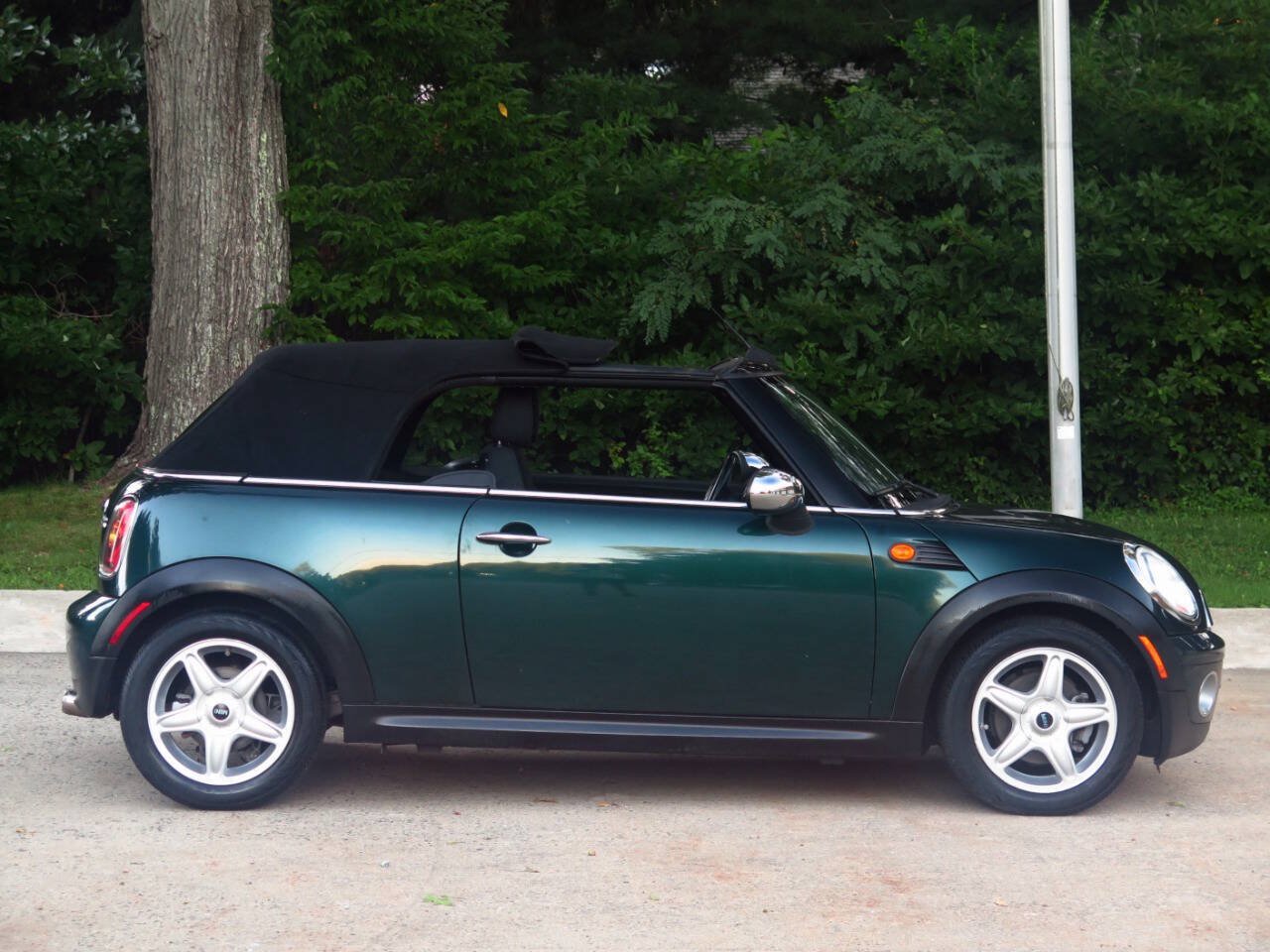 Used 2010 MINI Cooper Convertible FWD image 5