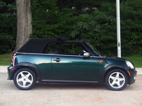 Used 2010 MINI Cooper Convertible FWD image 5