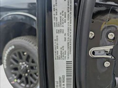 New 2025 RAM 2500 Limited AWD/4WD image 19