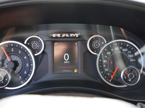 Used 2025 RAM 2500 Big Horn AWD/4WD image 34