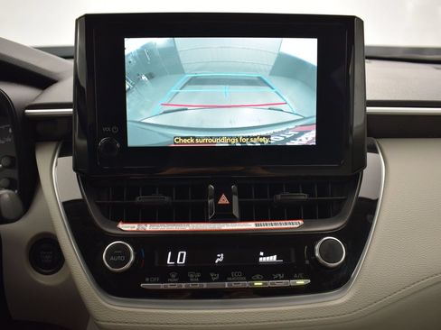 Used 2025 Toyota Corolla Cross LE AWD/4WD image 15