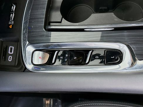 Used 2023 Buick Enclave Essence image 20