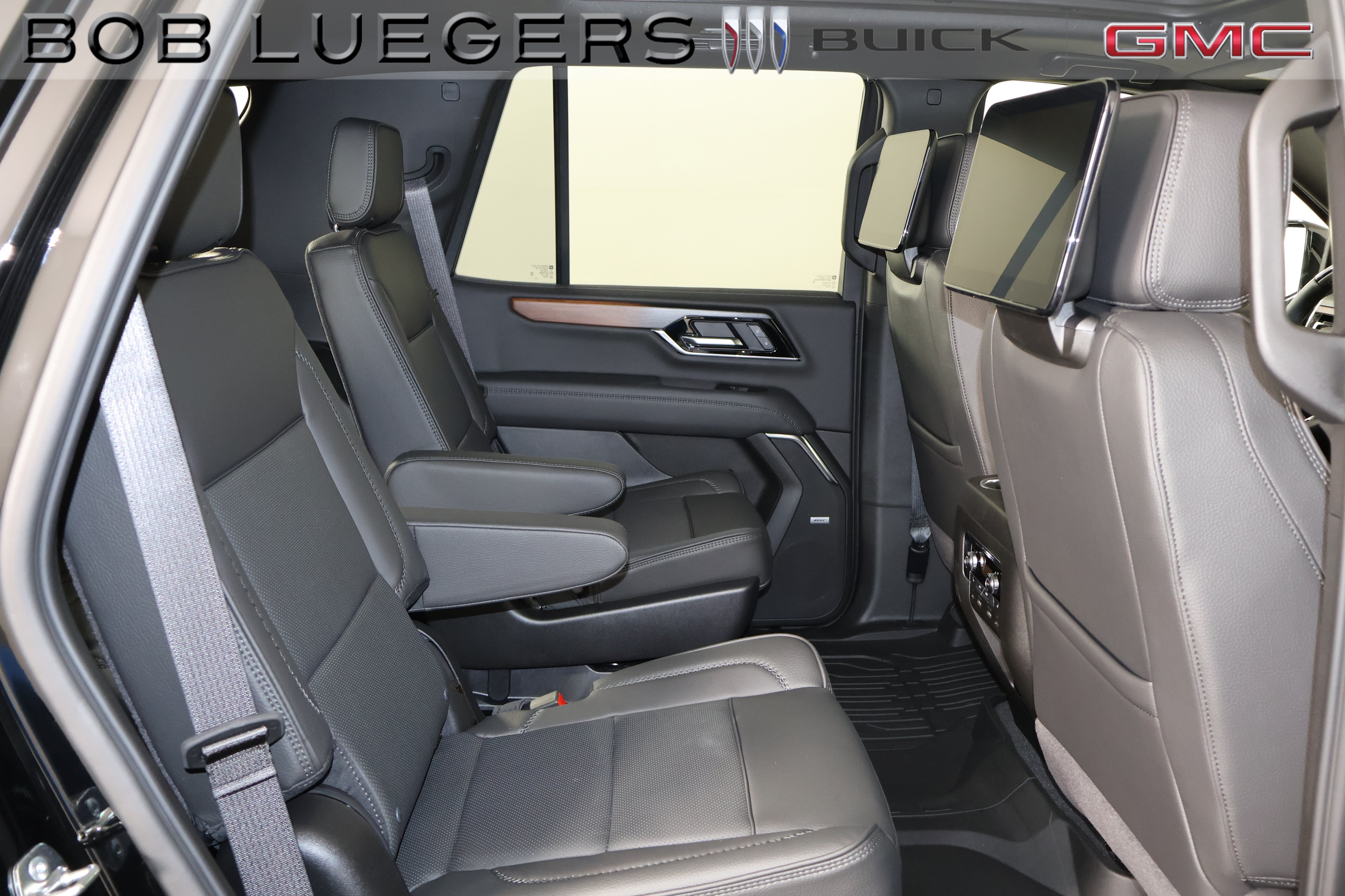 New 2026 GMC Yukon Denali w/ Denali Reserve Package AWD/4WD image 16