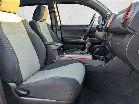 Used 2020 Toyota Tacoma TRD Off-Road image 30