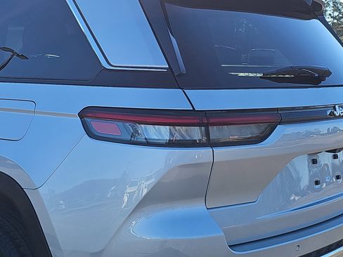 Used 2025 Jeep Grand Cherokee Laredo X w/ Trailer Tow Package image 33