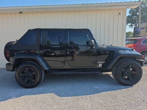 Used 2015 Jeep Wrangler Unlimited Sahara w/ Dual Top Group AWD/4WD image 3