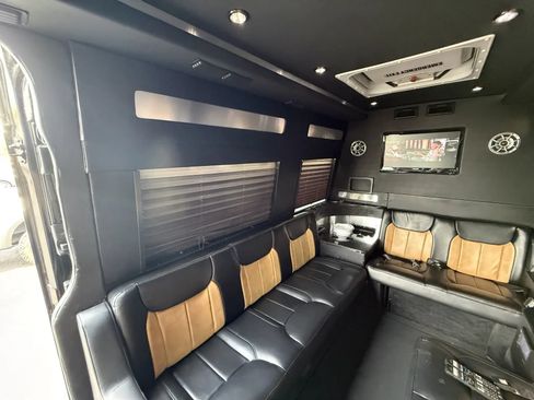 Used 2011 Mercedes-Benz Sprinter 2500 image 10