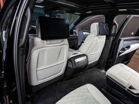 Used 2026 Cadillac Escalade V AWD/4WD image 32