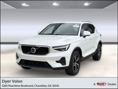 Used 2023 Volvo XC40 B4 Core w/ Convenience Package image 1