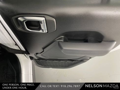 Used 2025 Jeep Gladiator Rubicon AWD/4WD image 34