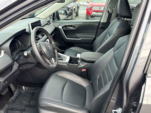 Used 2025 Toyota RAV4 XLE Premium image 8