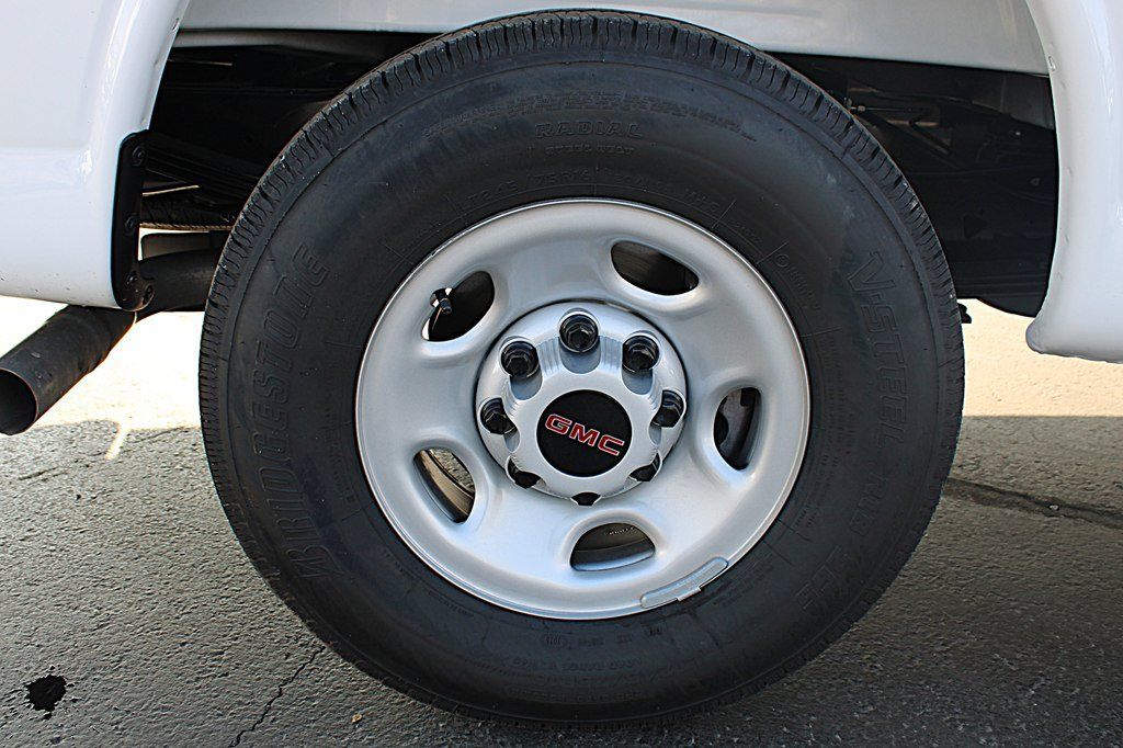 Used 2025 GMC Savana 2500 w/ Driver Convenience Package RWD image 33