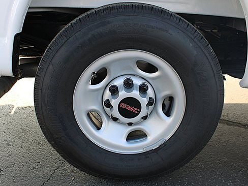 Used 2025 GMC Savana 2500 w/ Driver Convenience Package RWD image 33