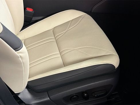 Certified 2025 Lexus ES 350 Ultra Luxury w/ Accessory Package (Z2) image 11