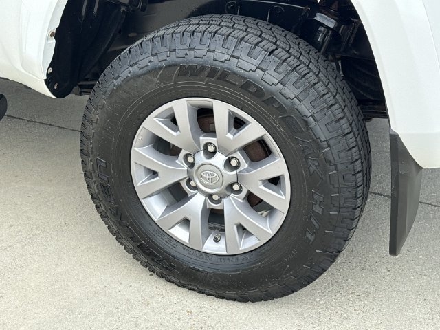 Used 2019 Toyota Tacoma SR5 AWD/4WD image 11