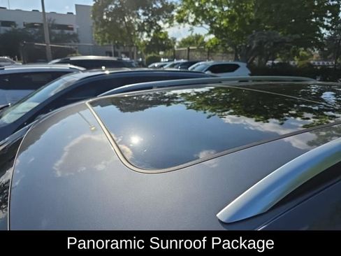 Used 2024 Volkswagen Tiguan SE w/ Panoramic Sunroof Package FWD image 7