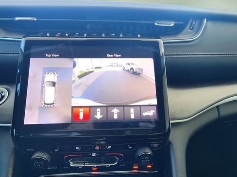 Used 2022 Jeep Grand Cherokee L Limited w/ Luxury Tech Group II image 34