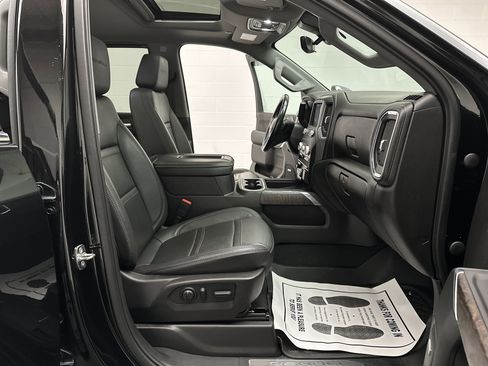 Used 2022 GMC Sierra 3500 Denali w/ Denali Black Diamond Edition image 30