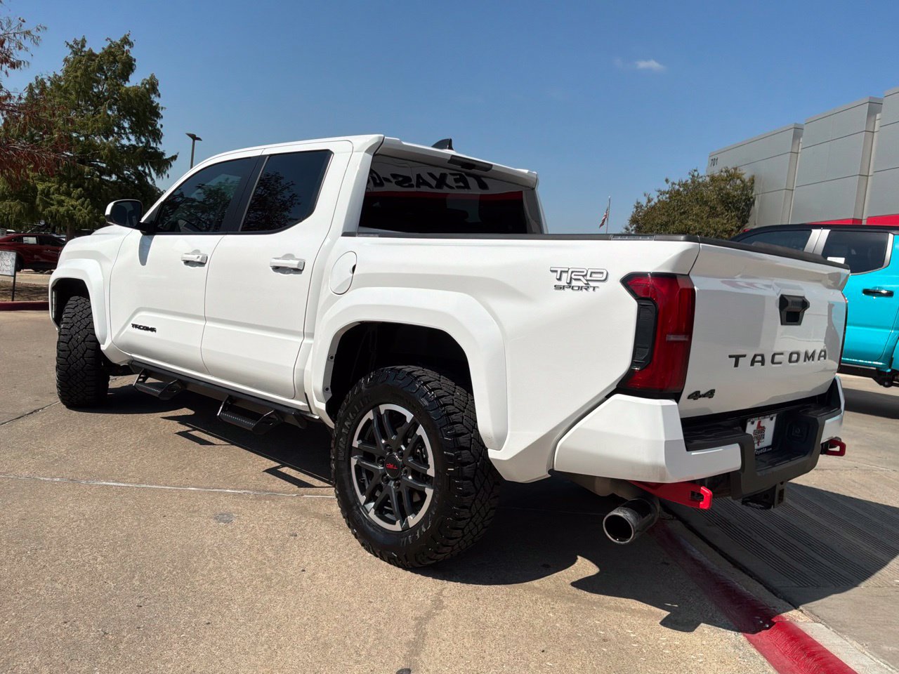 Used 2025 Toyota Tacoma TRD Sport AWD/4WD image 8