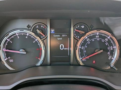 Used 2022 Toyota 4Runner TRD Off-Road Premium AWD/4WD image 11
