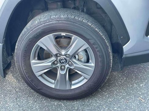 Used 2025 Toyota RAV4 XLE AWD/4WD image 11