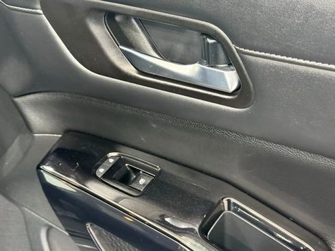 Used 2022 Nissan Pathfinder SV image 22