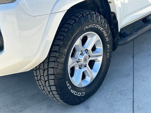 Used 2021 Toyota 4Runner SR5 Premium w/ Moonroof Package AWD/4WD image 9