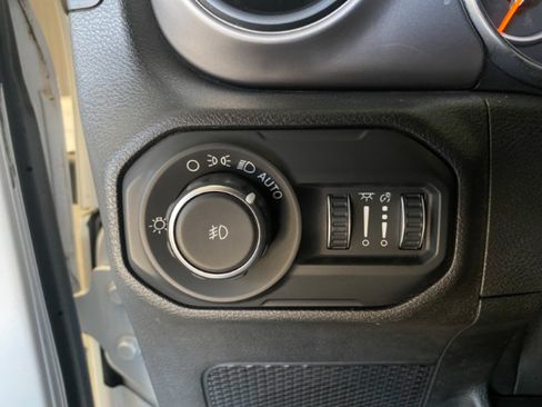Used 2019 Jeep Wrangler Unlimited Sport S AWD/4WD image 32