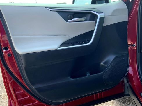 Used 2021 Toyota RAV4 XLE Premium FWD image 20