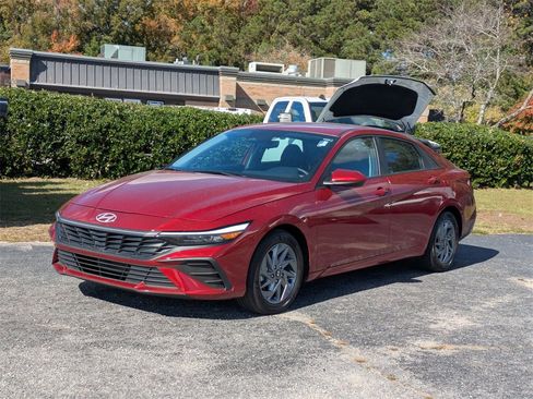 Used 2024 Hyundai Elantra SEL image 4
