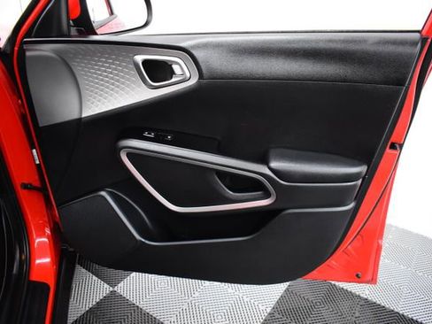 Used 2024 Kia Soul LX image 19