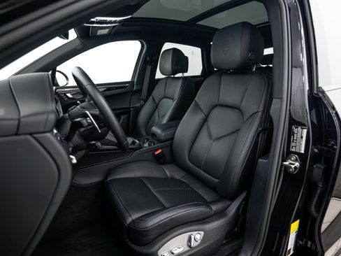 Certified 2026 Porsche Macan Turbo AWD/4WD image 5