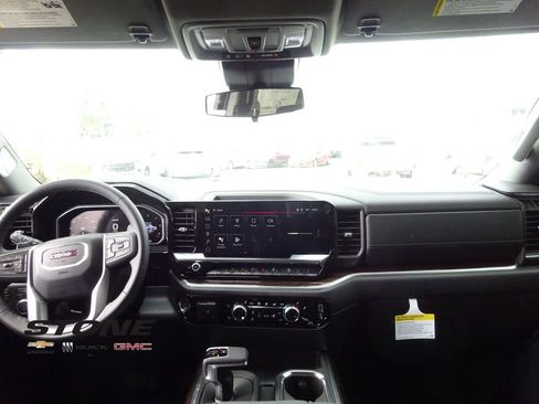 New 2026 GMC Sierra 1500 Elevation image 24