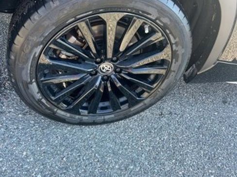 Certified 2023 Toyota Highlander XSE image 11