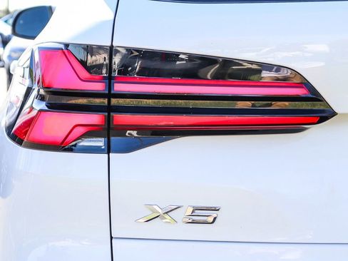 Used 2025 BMW X5 xDrive50e image 10