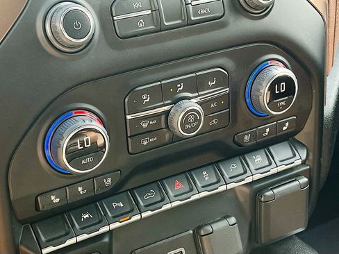 Used 2022 Chevrolet Silverado 1500 High Country image 16