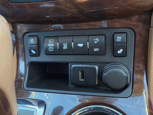 Used 2017 Buick Enclave Premium w/ Experience Buick Package image 18