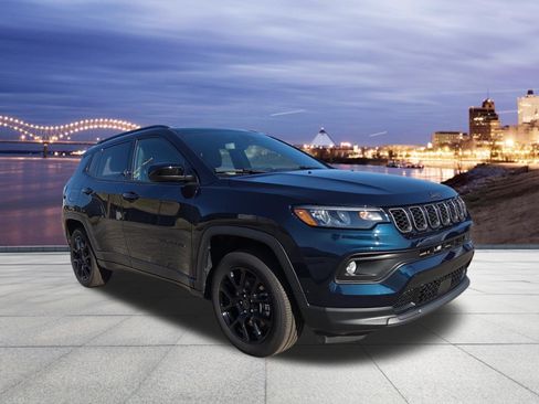 Used 2026 Jeep Compass Latitude AWD/4WD image 4