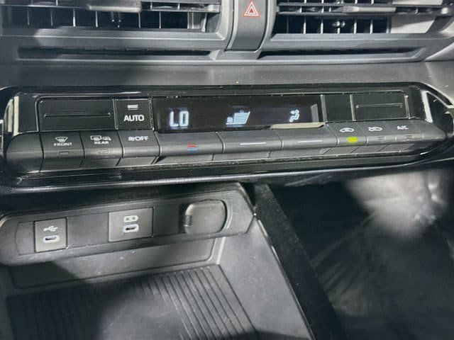 Certified 2026 Toyota Prius LE FWD image 17